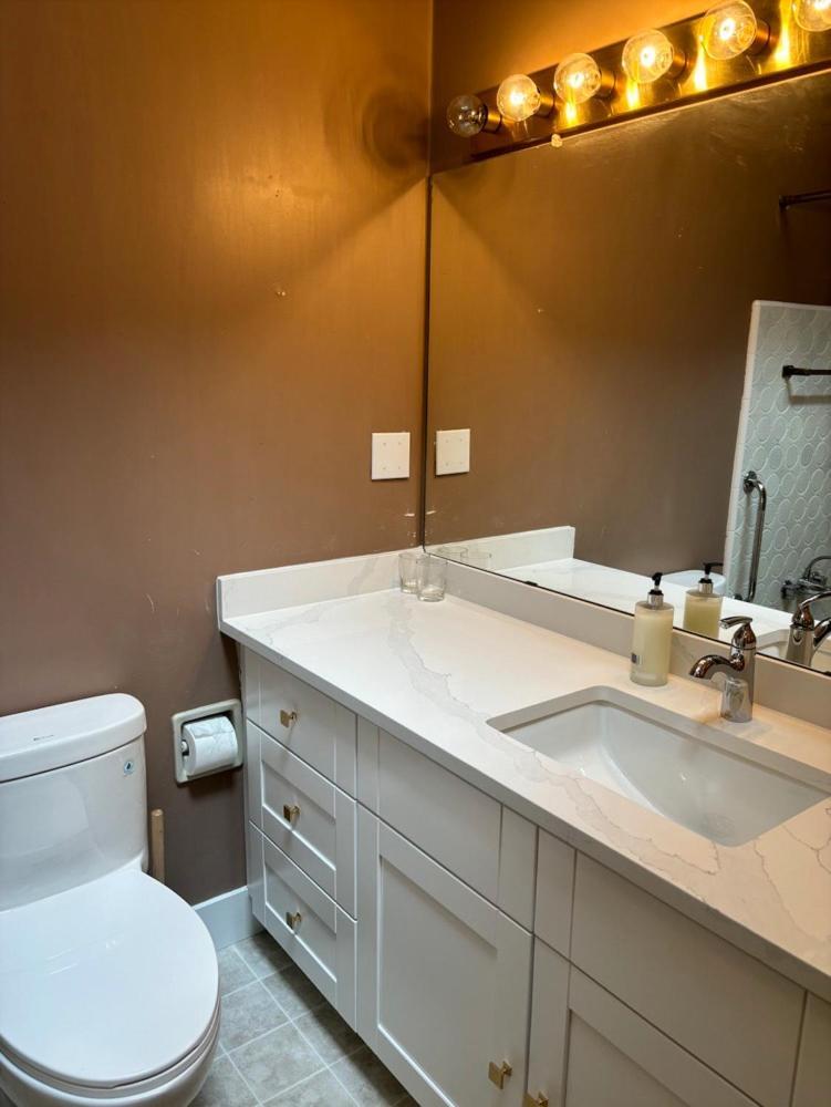 Cozy Retreat On Sandpiper Court - Room H With Share Bathroom Richmond Exterior photo