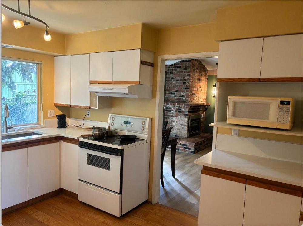 Cozy Retreat On Sandpiper Court - Room H With Share Bathroom Richmond Exterior photo