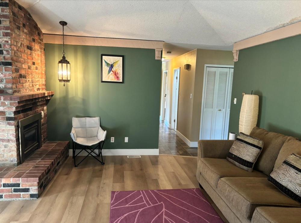 Cozy Retreat On Sandpiper Court - Room H With Share Bathroom Richmond Exterior photo